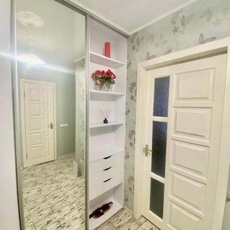 В 2 Минутах Від Метро Чудова Квартира В Новому Домі Kiev Luaran gambar